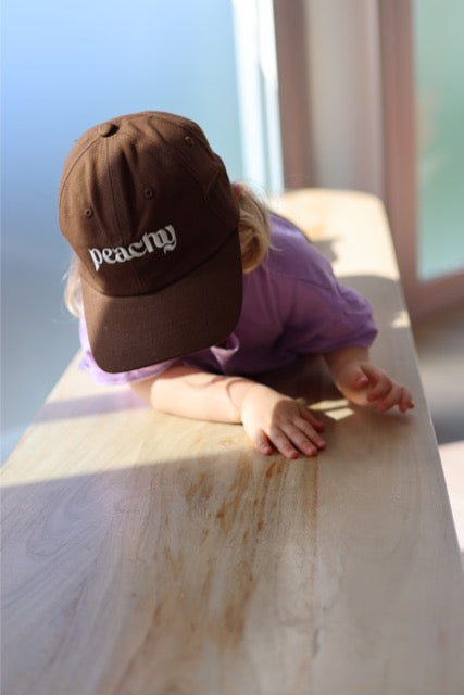 Peachy kids cap (brown)